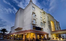Hotel Suites Mexico Plaza Leon Campestre