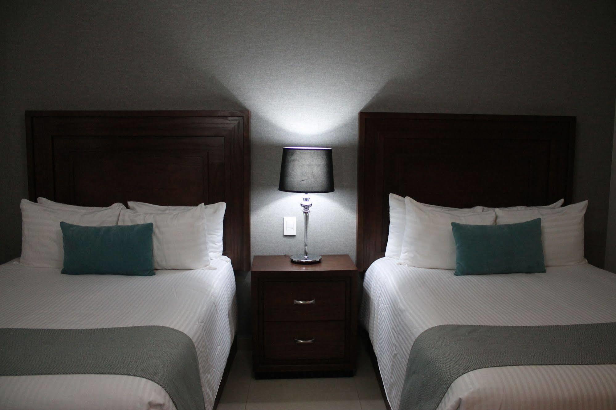 Hotel Suites Mexico Plaza Leon Campestre Exterior photo